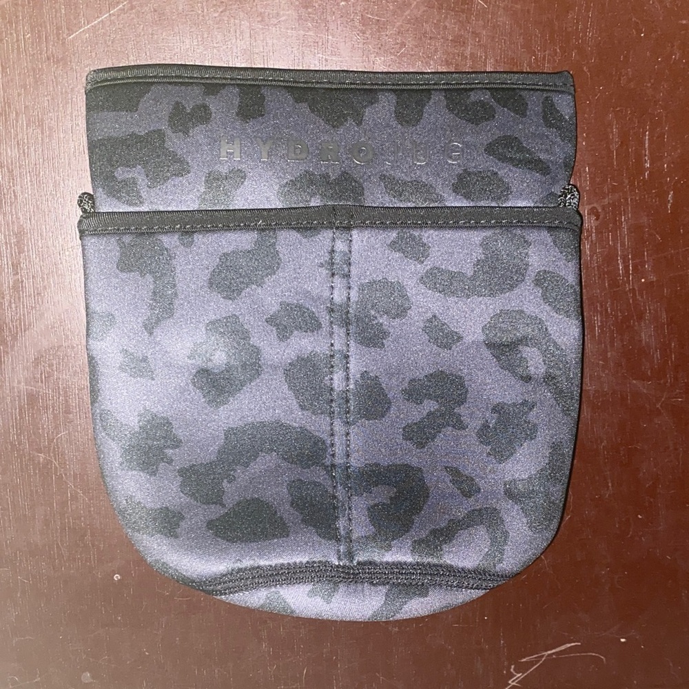 New without strap HydroJug Black Leopard Bottle Sleeve